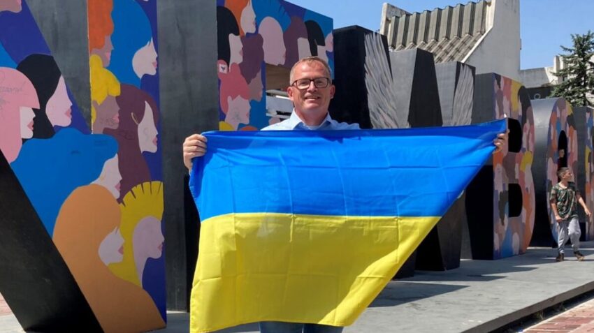 Синьо-жовтий прапор у Косові розгорнули… австрійці
